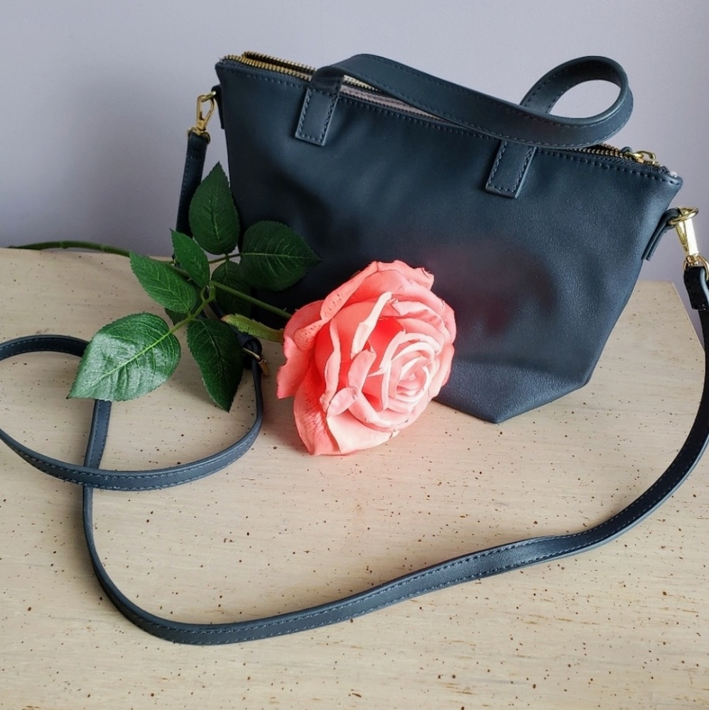 ❤️Crossbody blue grey purse by Mossimo Supply Co.